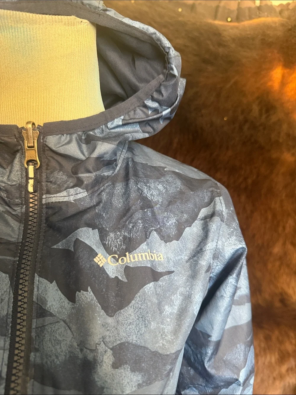 Columbia kids reversible Blue Camo Hooded Rain Shell Jacket M (1975)
